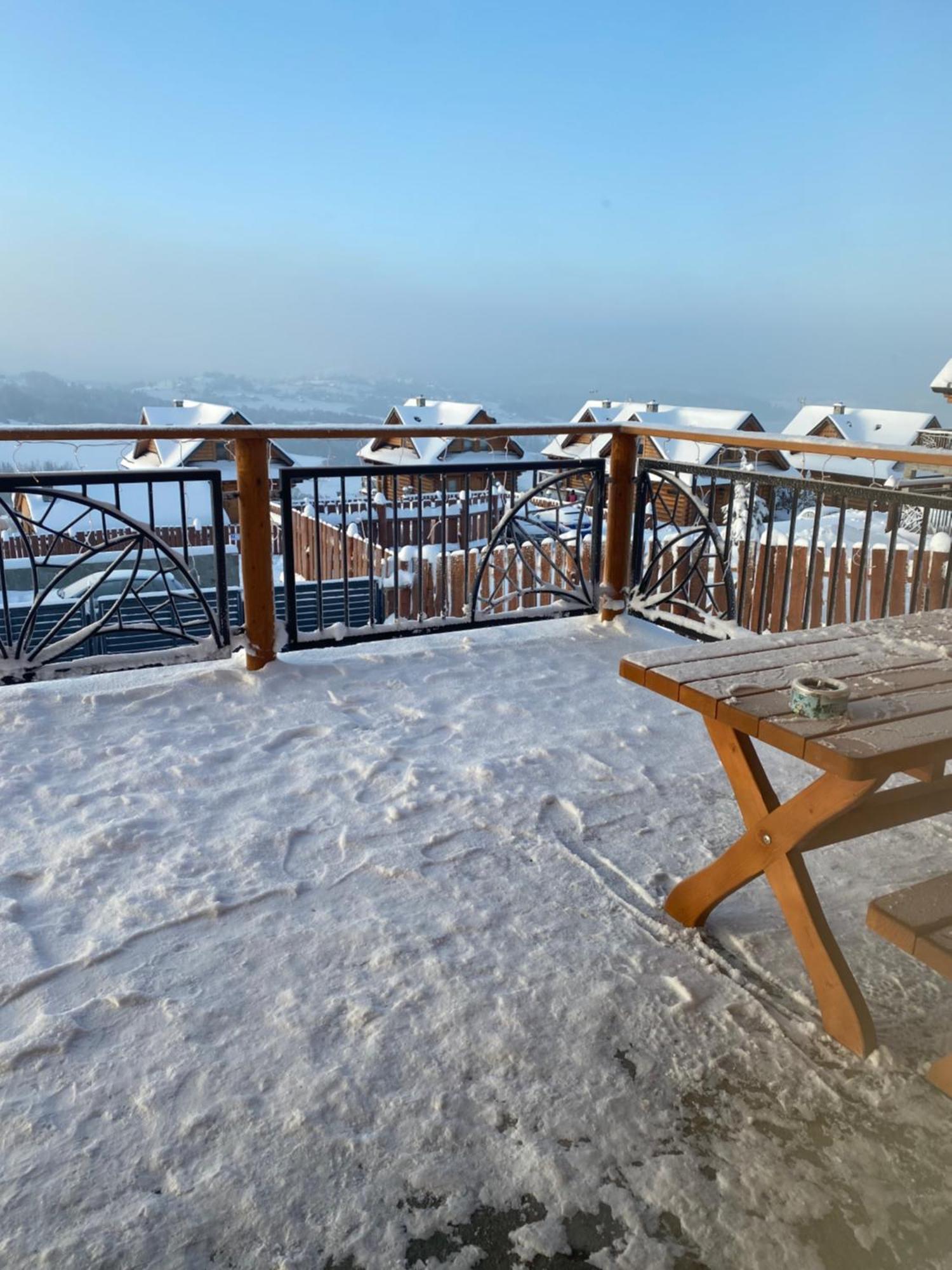Zloty Gron Log Houses & Apartments อิสเตบนา ภายนอก รูปภาพ